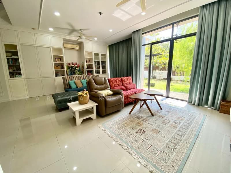 Semi-Detached House for Sale in Seri Kembangan (Selangor) - Zarema Kulbuzheva - Living Room - PropertyGuru.com.my