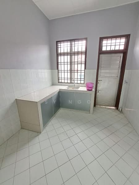 Taman Nusa Bestari 2 untuk Untuk Disewa - RM 1,800 /bulan, Feb 2026 - Kitchen - PropertyGuru.com.my