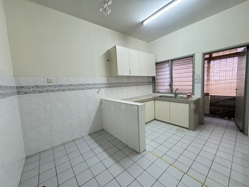 2-storey Terraced House for Rent in Usj 20 (Subang Jaya) - Adi Zulkarnaen - Kitchen - PropertyGuru.com.my