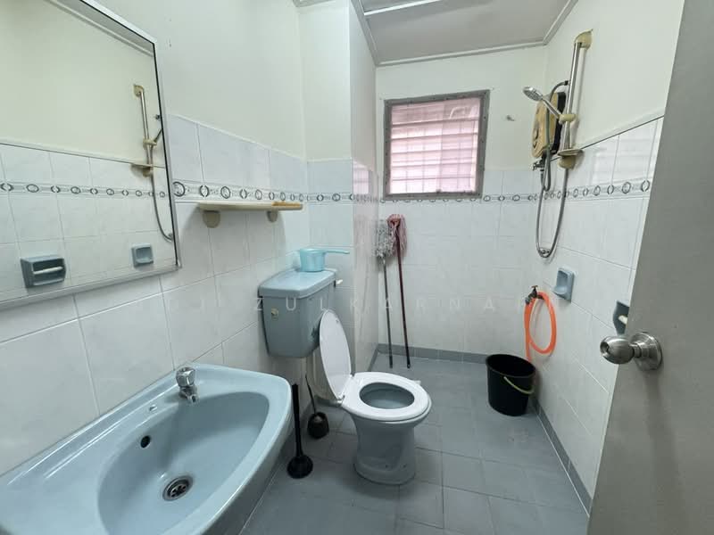 2-storey Terraced House for Rent in Usj 20 (Subang Jaya) - Adi Zulkarnaen - Bathroom - PropertyGuru.com.my
