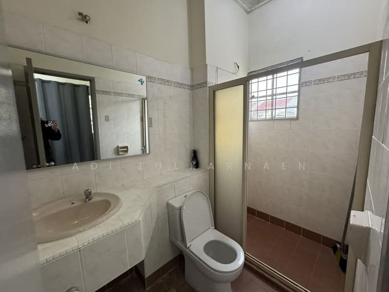 2-storey Terraced House for Rent in Usj 20 (Subang Jaya) - Adi Zulkarnaen - Bathroom - PropertyGuru.com.my