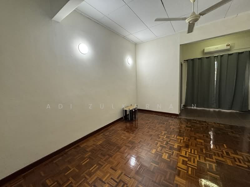 2-storey Terraced House for Rent in Usj 20 (Subang Jaya) - Adi Zulkarnaen - Living Room - PropertyGuru.com.my