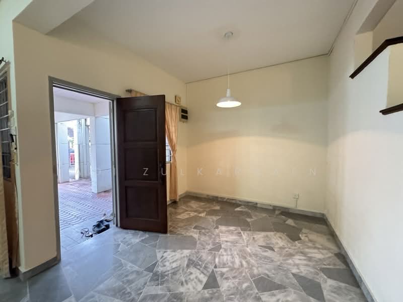2-storey Terraced House for Rent in Usj 20 (Subang Jaya) - Adi Zulkarnaen - Entrance - PropertyGuru.com.my