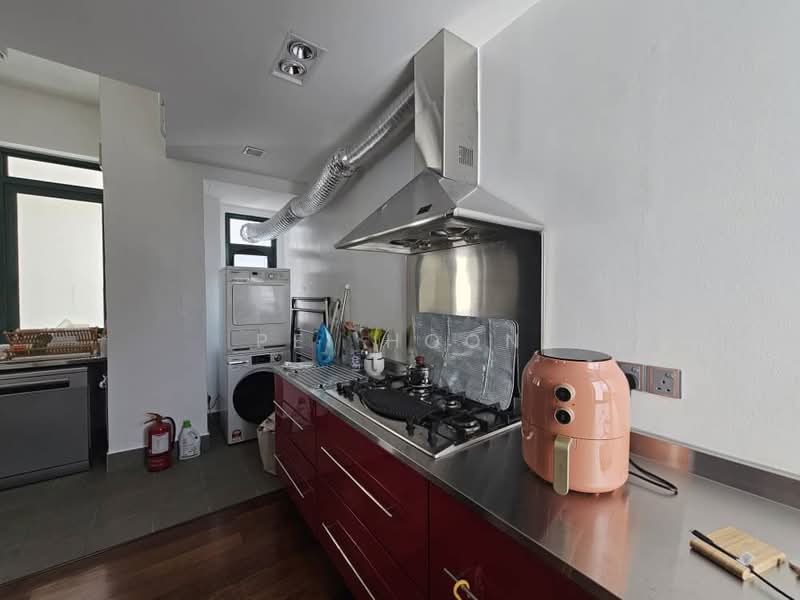 Condominium for Sale at Sri Golden Bay Condominium - Pei Hoon - Kitchen - PropertyGuru.com.my