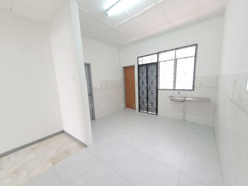 Permas Jaya untuk Untuk Disewa - RM 1,700 /bulan, Mac 2026 - Kitchen - PropertyGuru.com.my