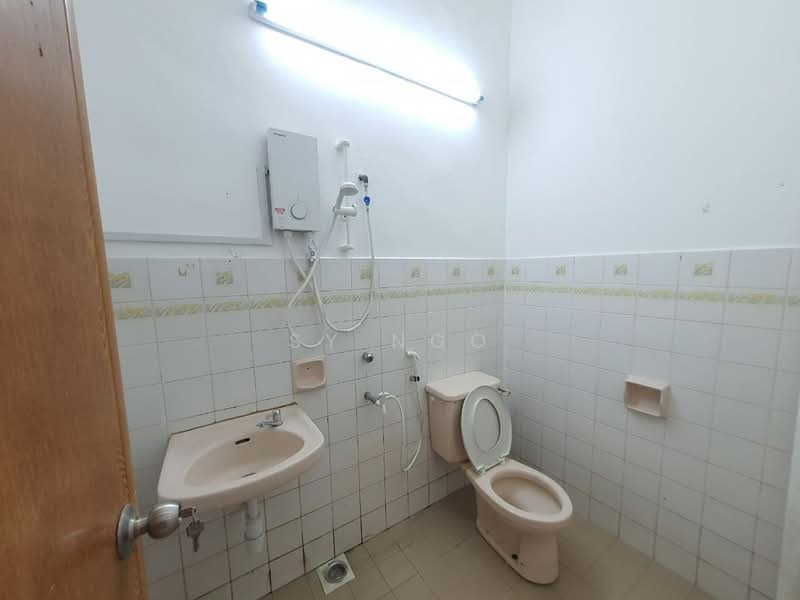 Permas Jaya untuk Untuk Disewa - RM 1,700 /bulan, Mac 2026 - Bathroom - PropertyGuru.com.my