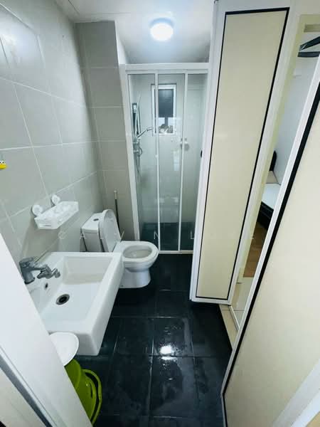 Kondominium untuk Disewa di Cerrado Residence @ Southville City - Calvin Loke - Bathroom - PropertyGuru.com.my