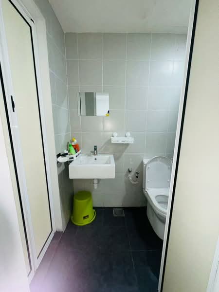Kondominium untuk Disewa di Cerrado Residence @ Southville City - Calvin Loke - Bathroom - PropertyGuru.com.my