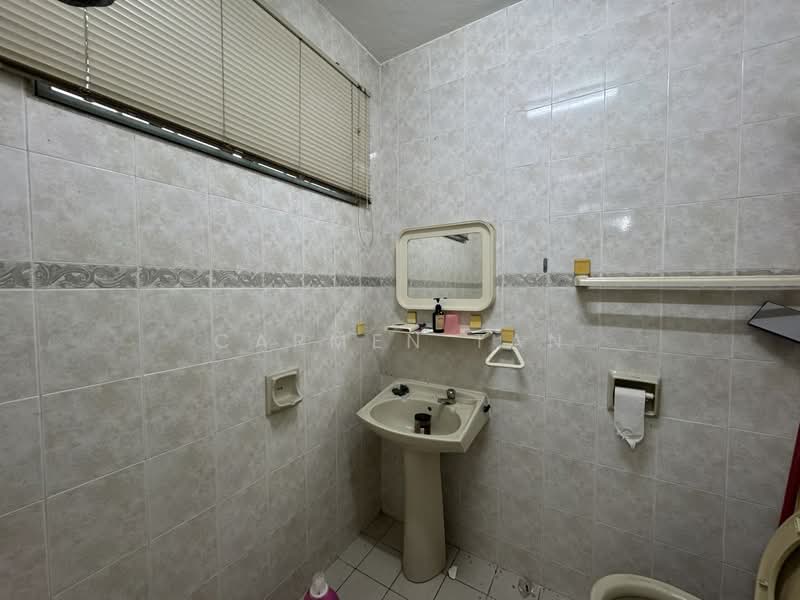 1-storey Terraced House for Sale in Taman Salak Selatan (Salak South) - Carmen Tan - Bathroom - PropertyGuru.com.my
