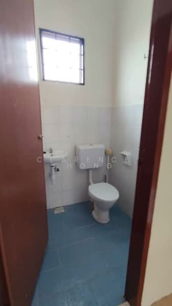 1-storey Terraced House for Rent in Bandar Putra Permai (Seri Kembangan) - Clarence Chong - Bathroom - PropertyGuru.com.my