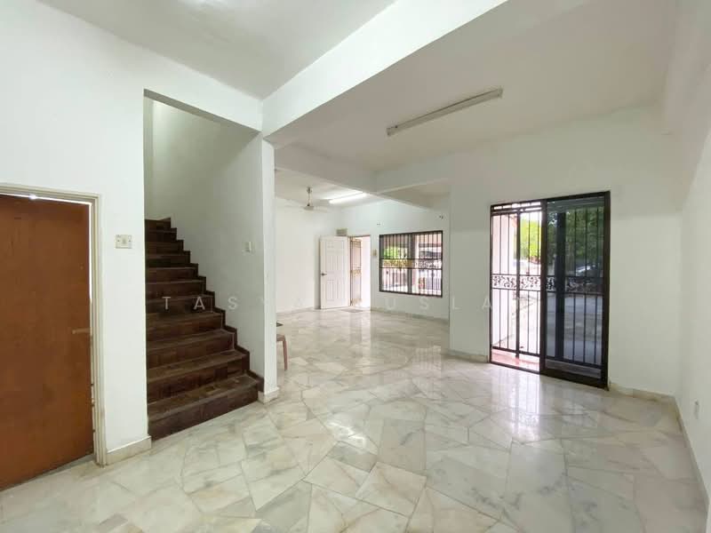 Taman Pinggiran Senawang untuk Untuk Dijual - RM 330,000, Mac 2026 - Living Room - PropertyGuru.com.my