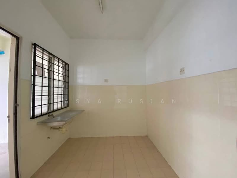 Taman Pinggiran Senawang untuk Untuk Dijual - RM 330,000, Mac 2026 - Kitchen - PropertyGuru.com.my