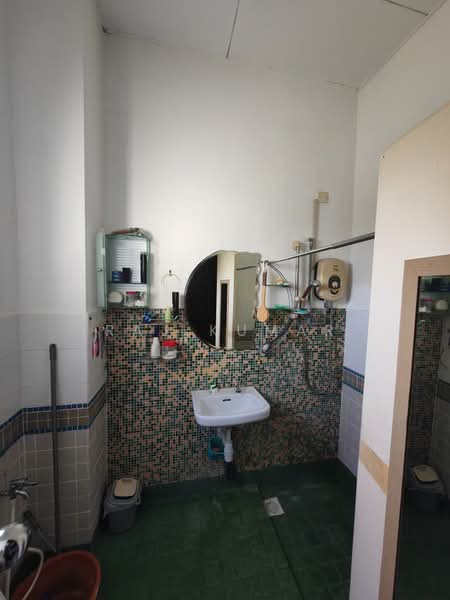 Bungalow for Sale in Port Dickson (Negeri Sembilan) - Raj Kumar - Bathroom - PropertyGuru.com.my