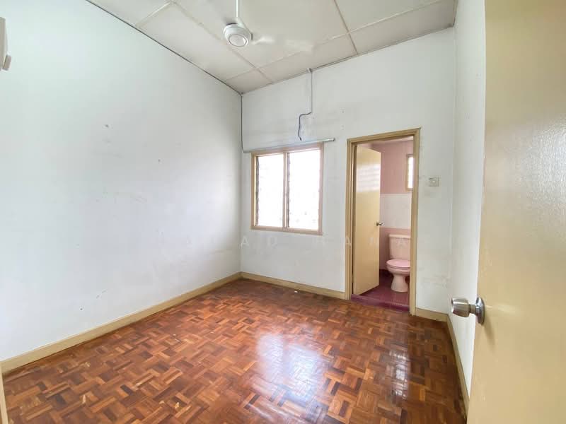 2-storey Terraced House for Sale in Seksyen 8 (Shah Alam) - Mohamad Hanafi - PropertyGuru.com.my