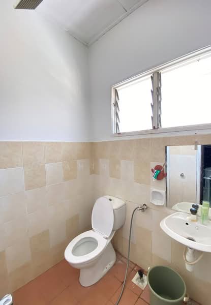 2-storey Terraced House for Sale in Bandar Baru Bangi (Selangor) - Mahirah . - Bathroom - PropertyGuru.com.my