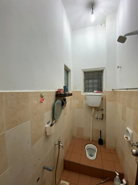 2-storey Terraced House for Sale in Bandar Baru Bangi (Selangor) - Mahirah . - Bathroom - PropertyGuru.com.my