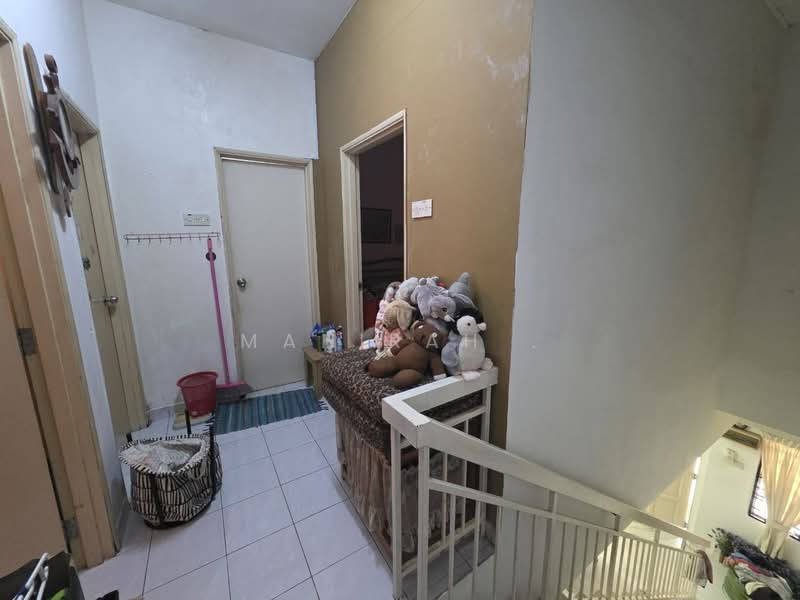 2-storey Terraced House for Sale in Taman Ramal Ros (Bangi) - Mahirah . - Corridor - PropertyGuru.com.my
