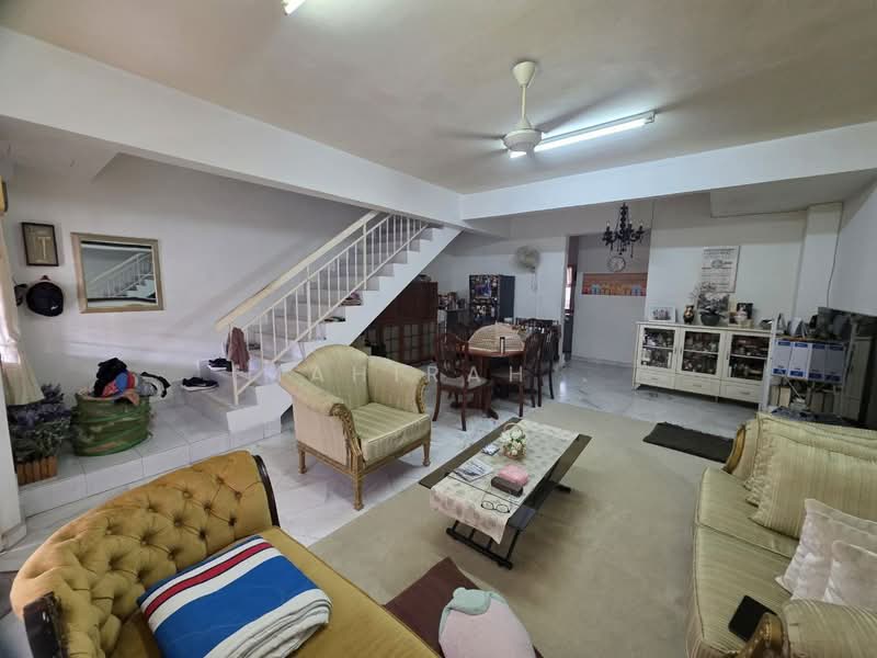 2-storey Terraced House for Sale in Taman Ramal Ros (Bangi) - Mahirah . - Living Room - PropertyGuru.com.my
