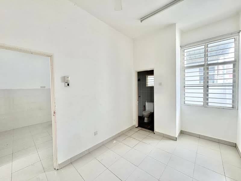 Taman Dato Demang untuk Untuk Dijual - RM 670,000, Mac 2026 - Bathroom - PropertyGuru.com.my