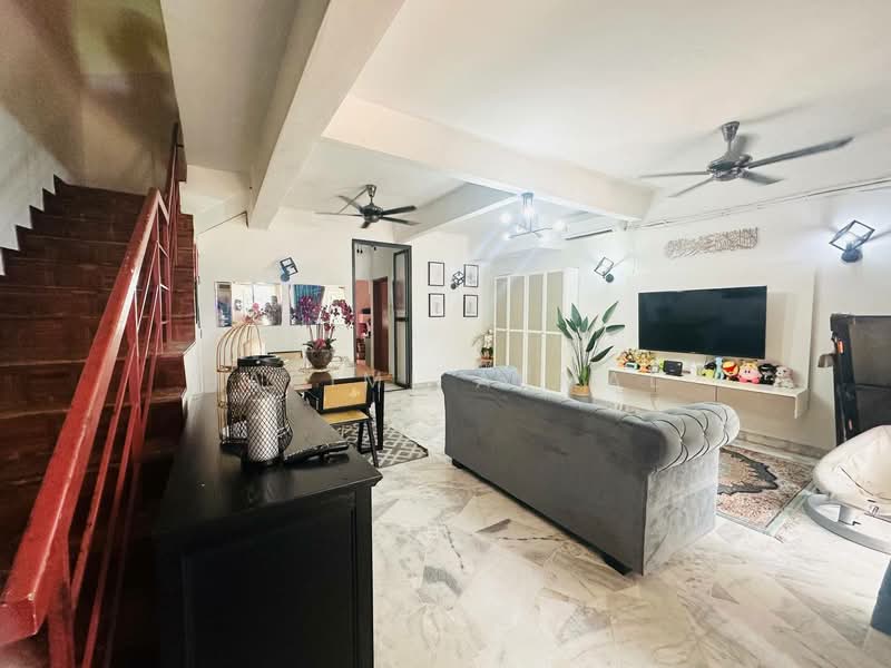 Taman Sri Kenari untuk Untuk Dijual - RM 500,000, Mac 2026 - Living Room - PropertyGuru.com.my