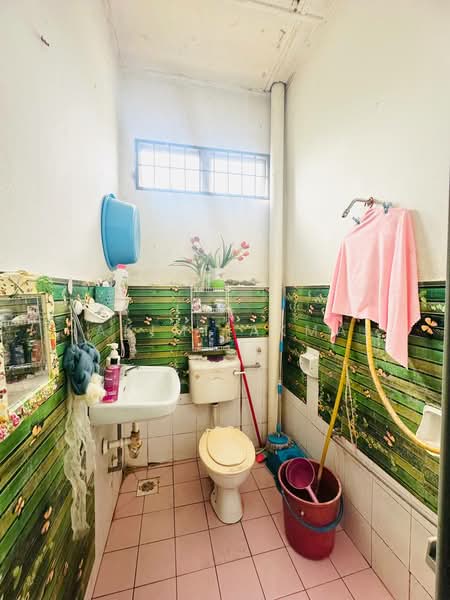 Semi-Detached House for Sale in Dengkil (Selangor) - Hakimi Akmal - Bathroom - PropertyGuru.com.my