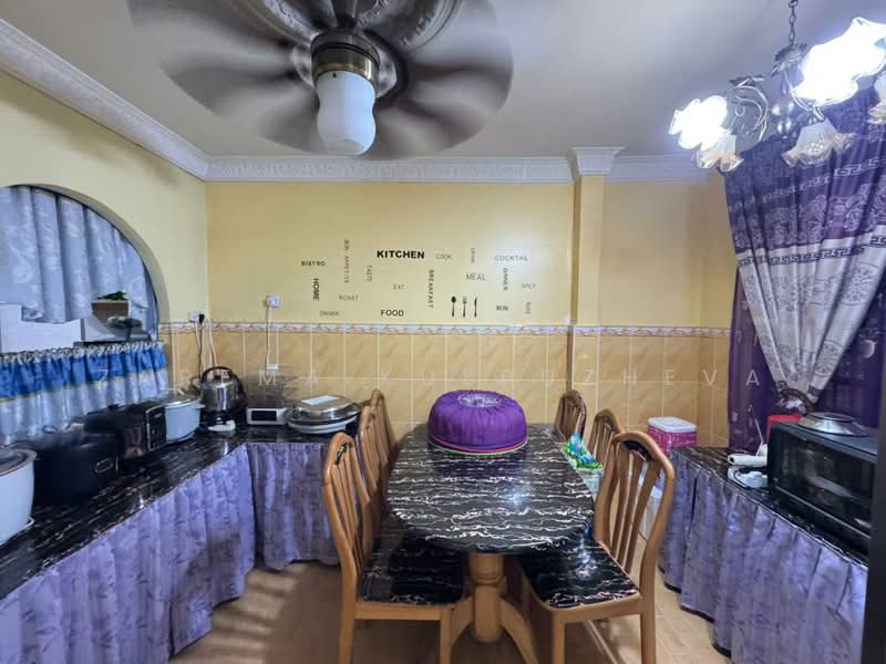 Rumah Banglo untuk Dijual di Taman Rasah Kemayan (Rasah) - Zarema Kulbuzheva - Dining Room - PropertyGuru.com.my