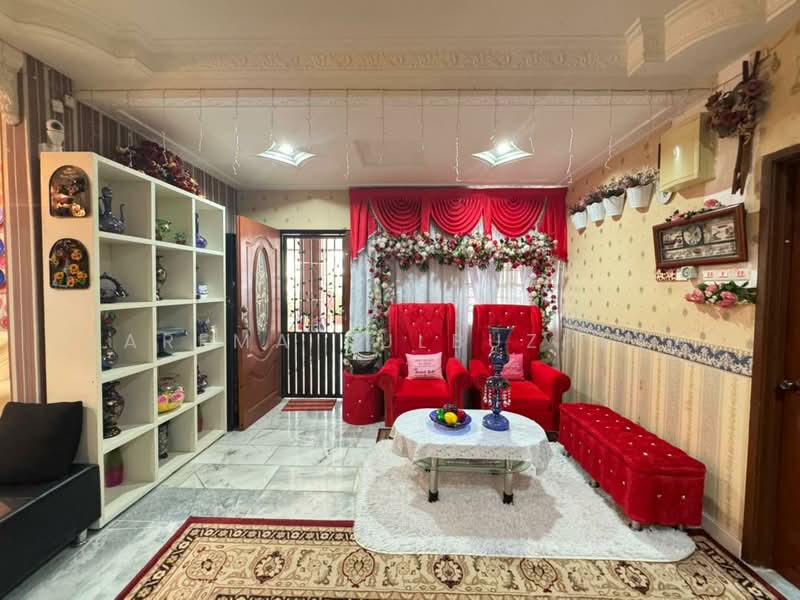Rumah Banglo untuk Dijual di Taman Rasah Kemayan (Rasah) - Zarema Kulbuzheva - Living Room - PropertyGuru.com.my