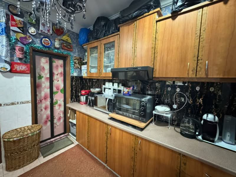 Rumah Banglo untuk Dijual di Taman Rasah Kemayan (Rasah) - Zarema Kulbuzheva - Kitchen - PropertyGuru.com.my
