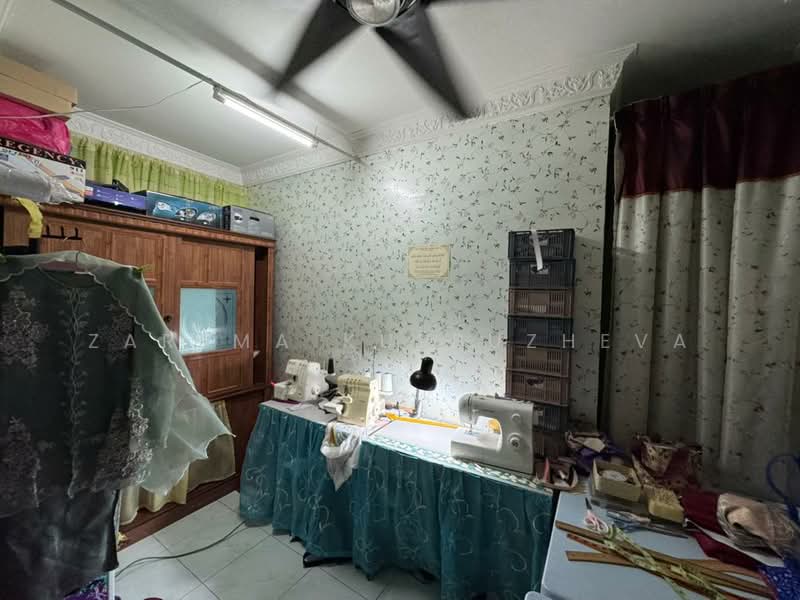 Rumah Banglo untuk Dijual di Taman Rasah Kemayan (Rasah) - Zarema Kulbuzheva - Study - PropertyGuru.com.my