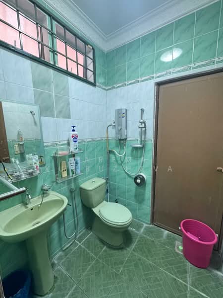 Rumah Banglo untuk Dijual di Taman Rasah Kemayan (Rasah) - Zarema Kulbuzheva - Bathroom - PropertyGuru.com.my