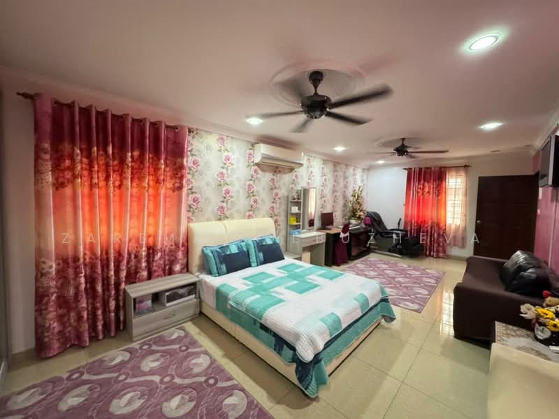 Rumah Banglo untuk Dijual di Taman Rasah Kemayan (Rasah) - Zarema Kulbuzheva - Bedroom - PropertyGuru.com.my