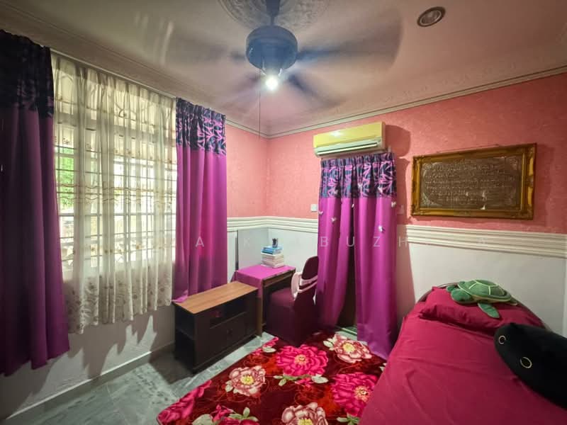 Rumah Banglo untuk Dijual di Taman Rasah Kemayan (Rasah) - Zarema Kulbuzheva - Bedroom - PropertyGuru.com.my