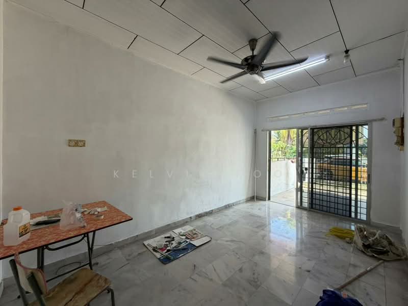 Rumah Teres 1 Tingkat untuk Dijual di Taman Intan Mas (Teluk Intan) - Kelvin Foo - Living Room - PropertyGuru.com.my