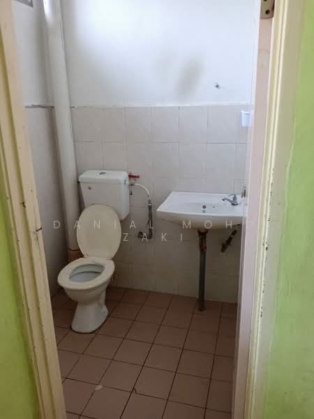 Taman Sinar Intan untuk Untuk Dijual - RM 350,000, Feb 2026 - Bathroom - PropertyGuru.com.my