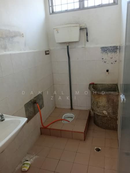 Taman Sinar Intan untuk Untuk Dijual - RM 350,000, Feb 2026 - Bathroom - PropertyGuru.com.my
