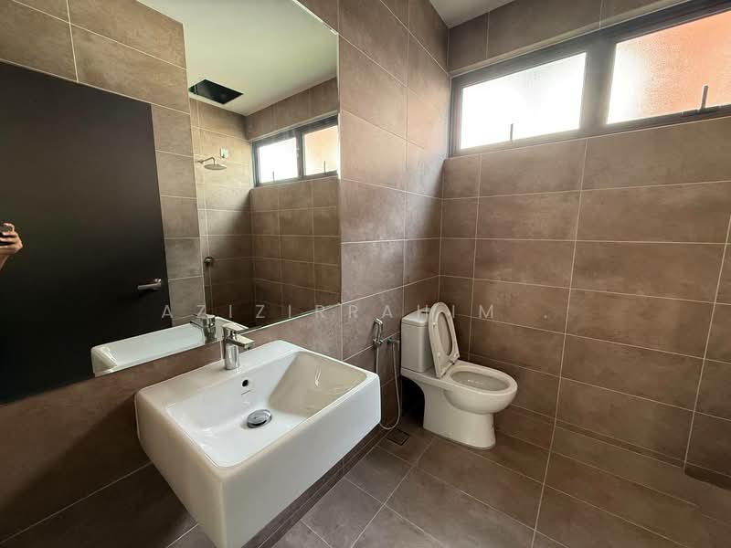 Semi-Detached House for Rent in Dengkil (Selangor) - Azizirrahim . - Bathroom - PropertyGuru.com.my