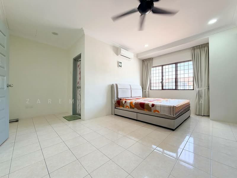 2-storey Terraced House for Sale in Taman Universiti Bangi (Kajang) - Zarema Kulbuzheva - Bedroom - PropertyGuru.com.my