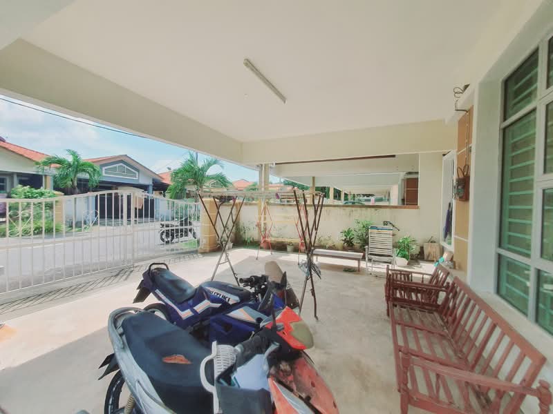 Semi-Detached House for Rent in Taman Keris Emas (Sungai Udang) - CHIN FN - Exterior - PropertyGuru.com.my