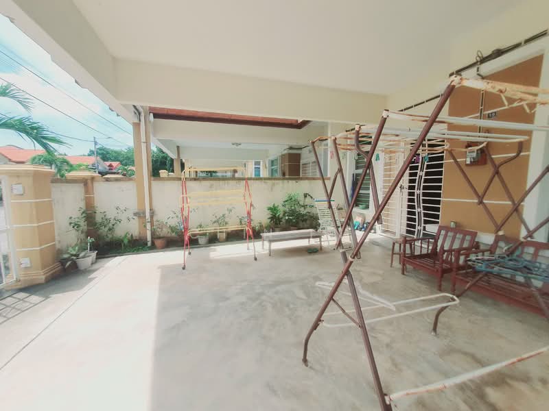 Semi-Detached House for Rent in Taman Keris Emas (Sungai Udang) - CHIN FN - Exterior - PropertyGuru.com.my