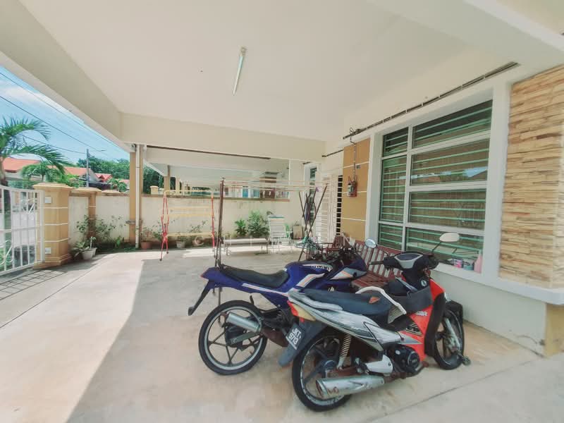 Semi-Detached House for Rent in Taman Keris Emas (Sungai Udang) - CHIN FN - Exterior - PropertyGuru.com.my