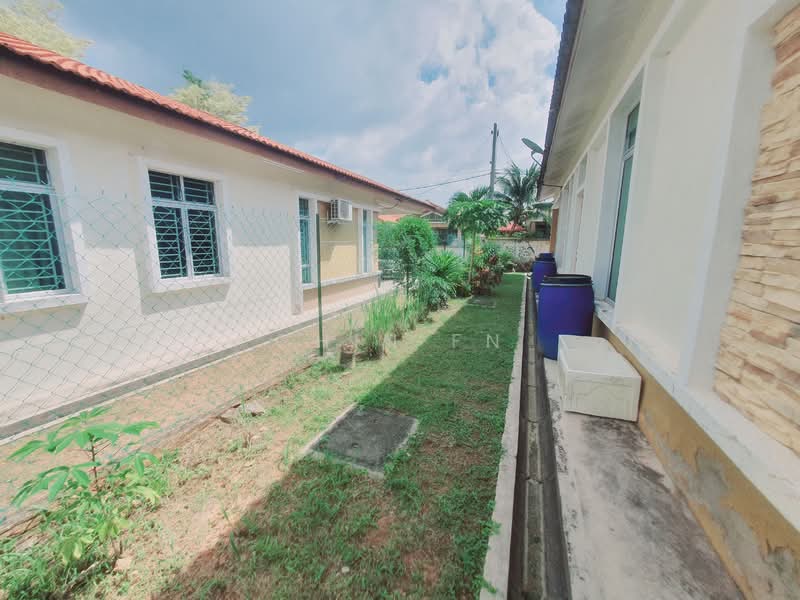 Semi-Detached House for Rent in Taman Keris Emas (Sungai Udang) - CHIN FN - Exterior - PropertyGuru.com.my