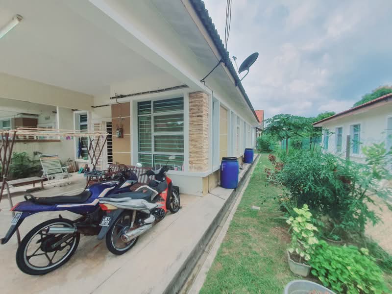 Semi-Detached House for Rent in Taman Keris Emas (Sungai Udang) - CHIN FN - Exterior - PropertyGuru.com.my