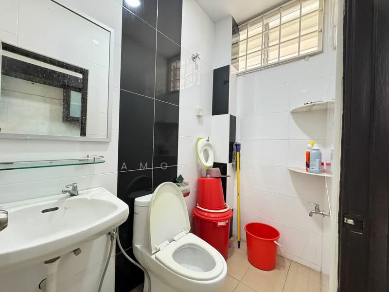 Taman Semabok Perdana untuk Untuk Dijual - RM 1,050,000, Feb 2026 - Bathroom - PropertyGuru.com.my