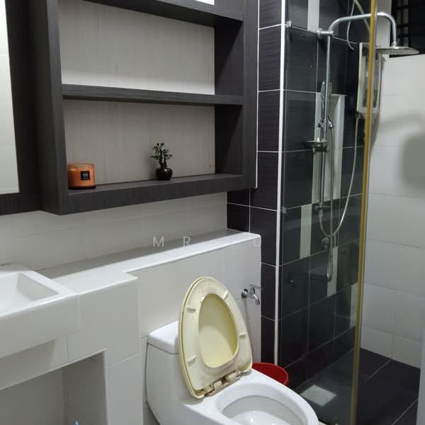 Service Residence for Rent at D'Ambience Residences (Pangsapuri Ikatan Flora) - Mr Lu - Bathroom - PropertyGuru.com.my