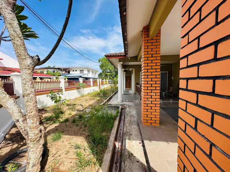 1-storey Terraced House for Sale in Cenering (Terengganu) - Tengku June Tengku Mamat - Exterior - PropertyGuru.com.my