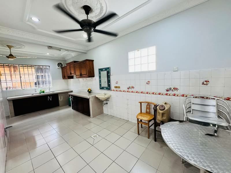 2-storey Terraced House for Sale in Shah Alam (Selangor) - Nur Alia Omar - Kitchen - PropertyGuru.com.my