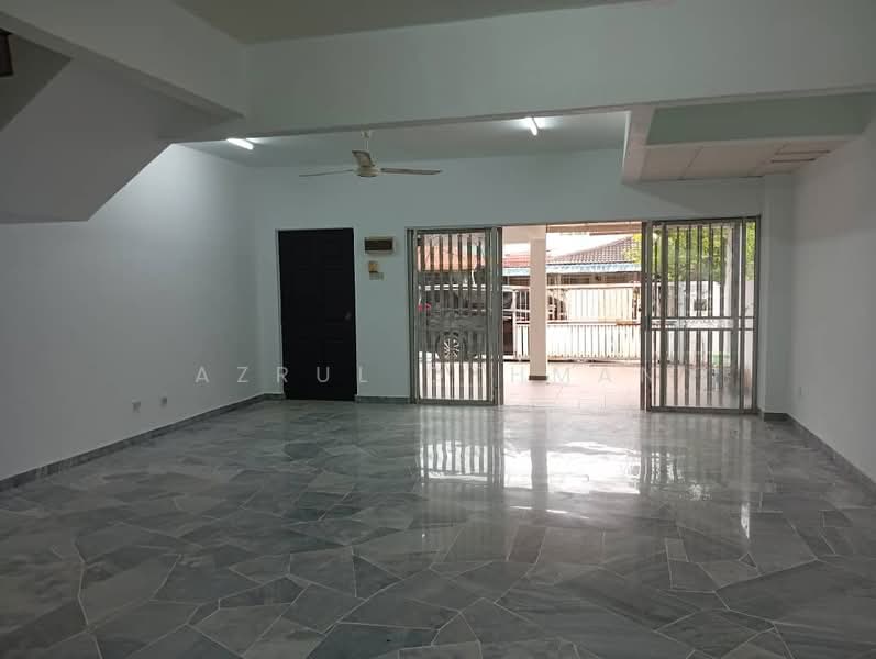 2-storey Terraced House for Sale in Taman Pinggiran Senawang (Sungai Gadut) - Azrul Othman - Living Room - PropertyGuru.com.my
