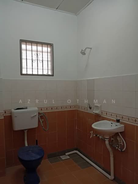 2-storey Terraced House for Sale in Taman Pinggiran Senawang (Sungai Gadut) - Azrul Othman - Bathroom - PropertyGuru.com.my