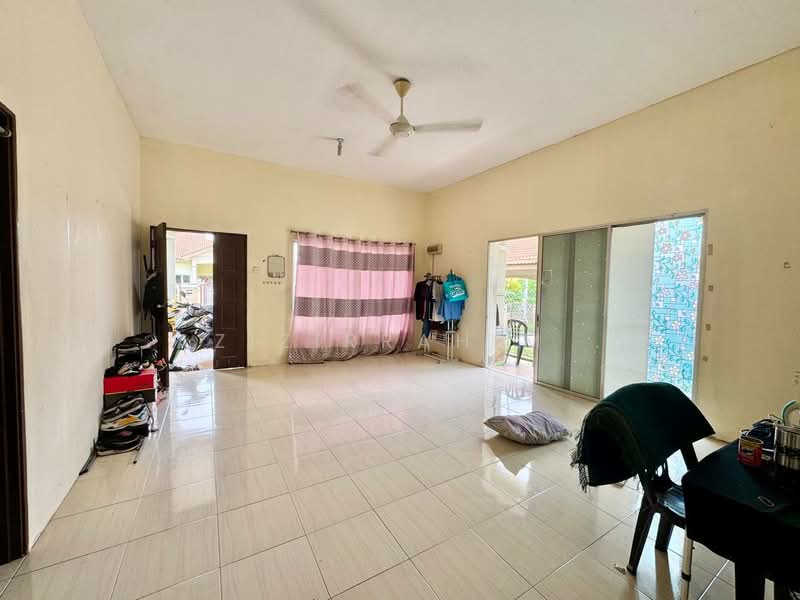 Semi-Detached House for Sale in Sepang (Selangor) - Azizirrahim . - Living Room - PropertyGuru.com.my