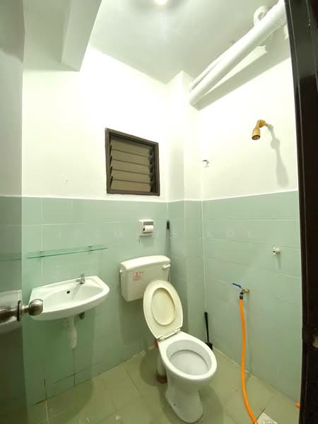 2-storey Terraced House for Rent in Bandar Putra Permai (Seri Kembangan) - Jasmine Kok - Bathroom - PropertyGuru.com.my
